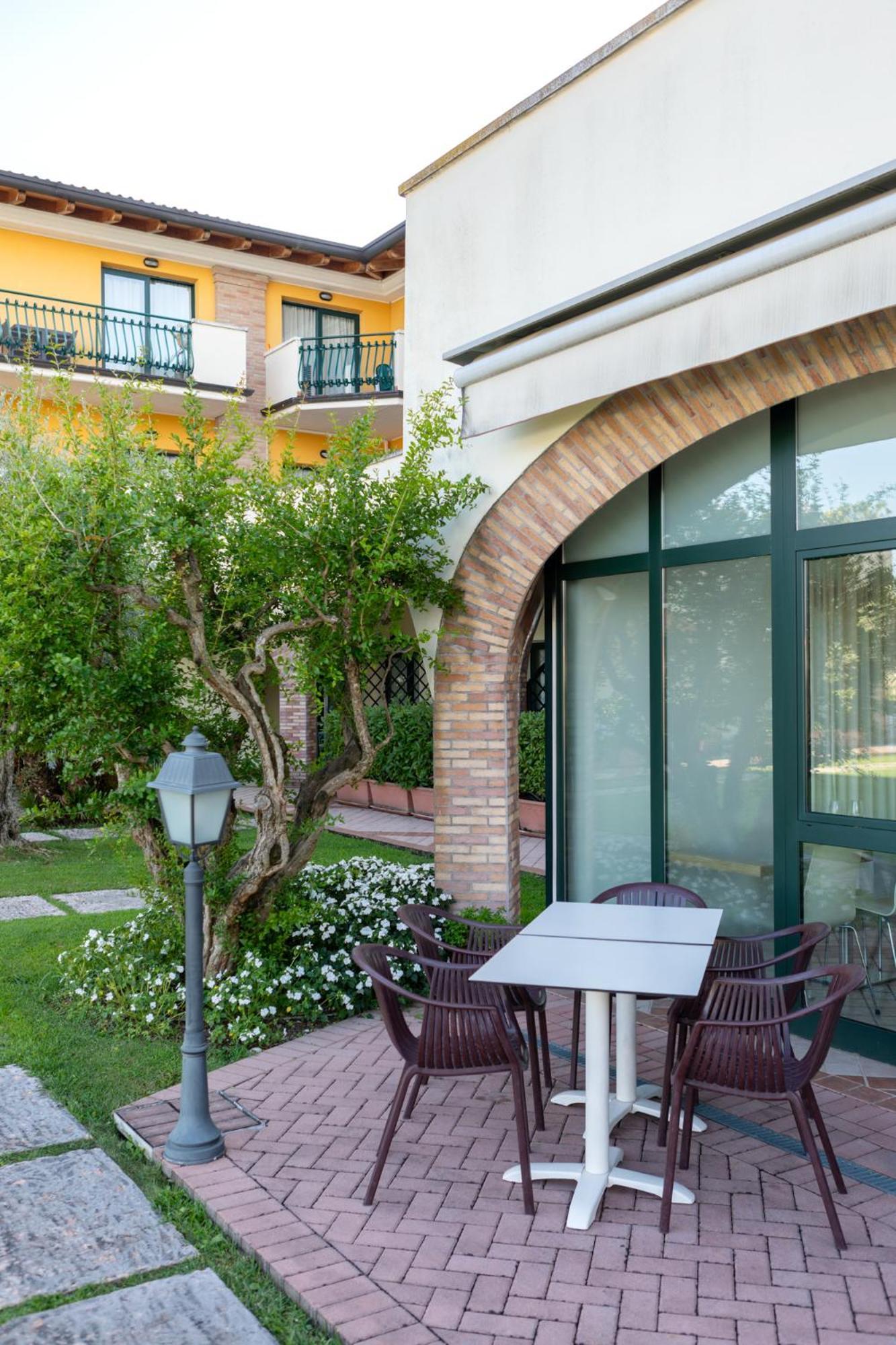 Le Terrazze Sul Lago Hotel & Residence Padenghe sul Garda Exterior foto