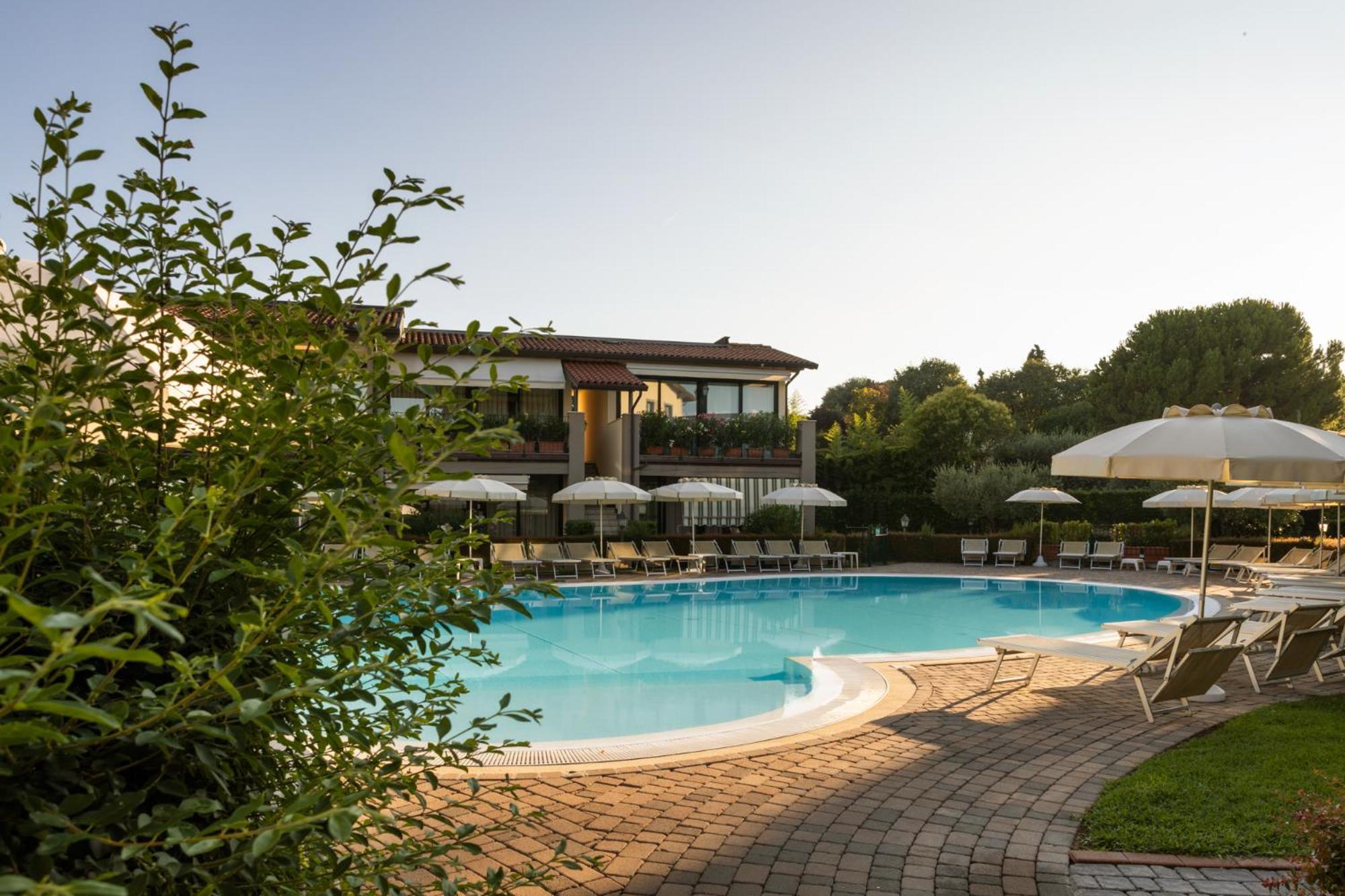 Le Terrazze Sul Lago Hotel & Residence Padenghe sul Garda Exterior foto